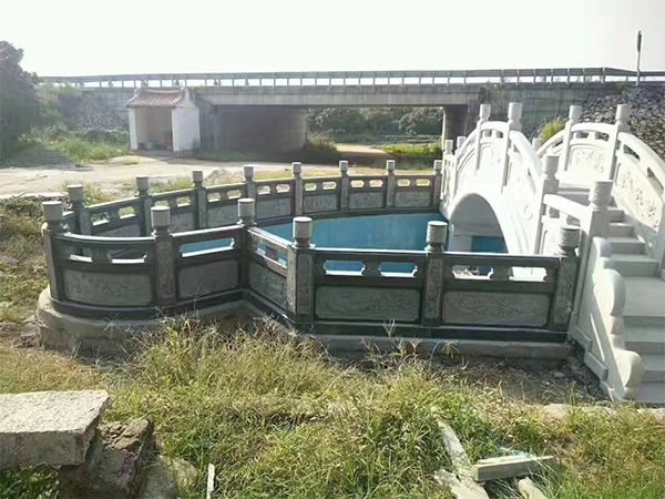 ϵ