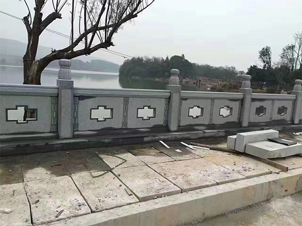 ϵ